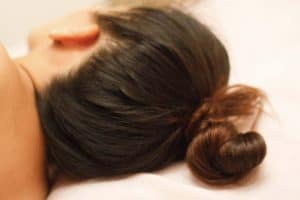 Avoir les cheveux épais