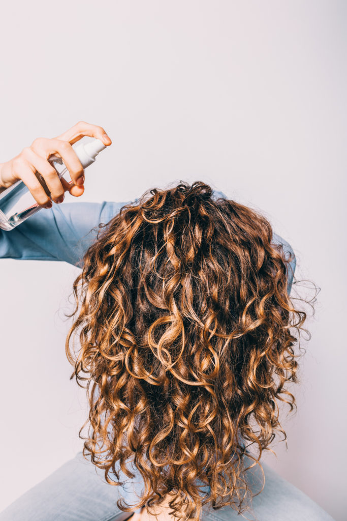 application cheveux huile de coco