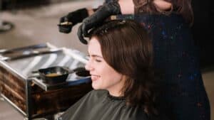 Couleur de cheveux chez le coiffeur par Biocoiff