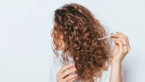 produit-bio-a-utiliser pour-une-routine-cheveux-boucles