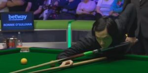 Sunny Akani using his cue extension in a new way.