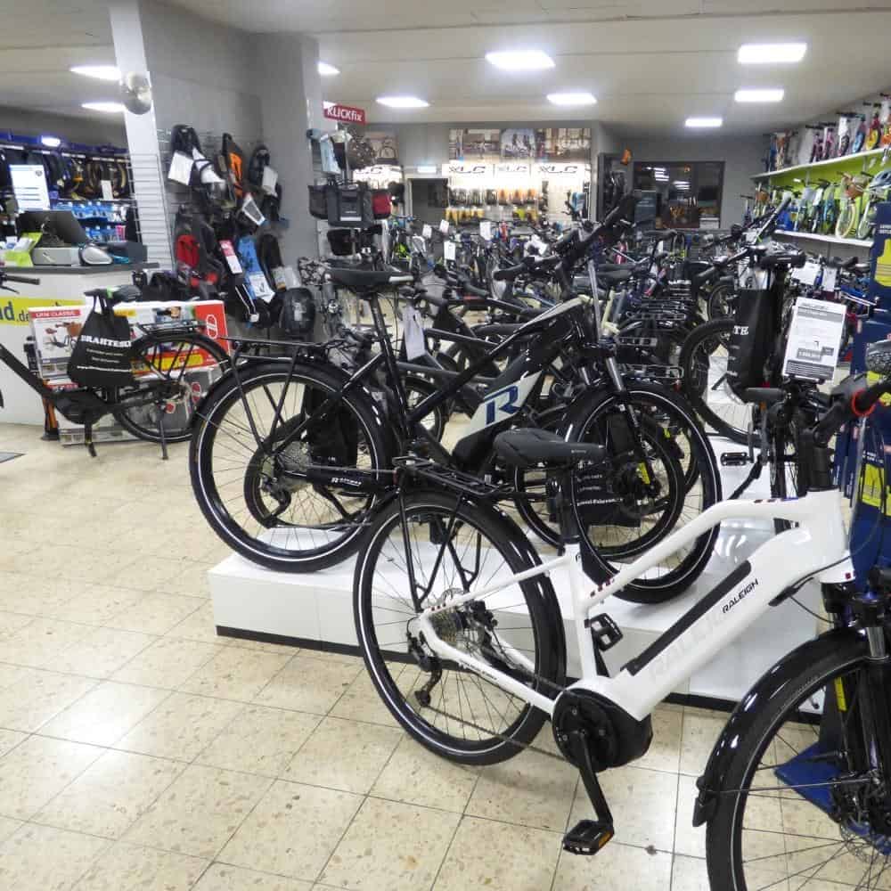 Drahtesel Fahrradgeschäft Bad Schwartau Verschiedene E-Bikes und Fahrräder im Fachgeschäft in Bad Schwartau.