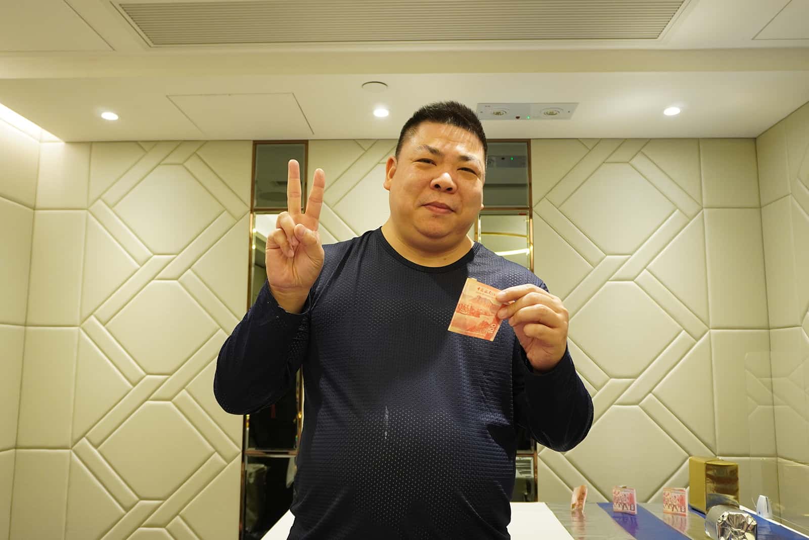 備有專業設計師為客戶提供定制家具服務.