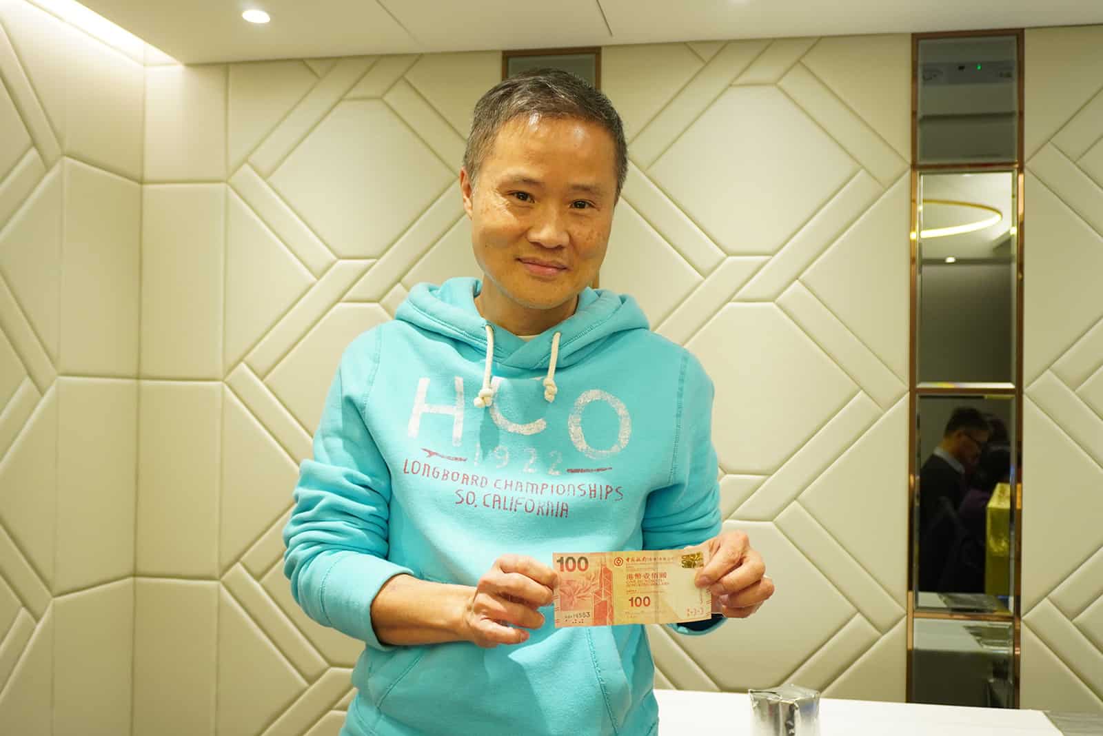 家俱訂造專家展示獎金與訂單證明，彰顯專業與信譽。.