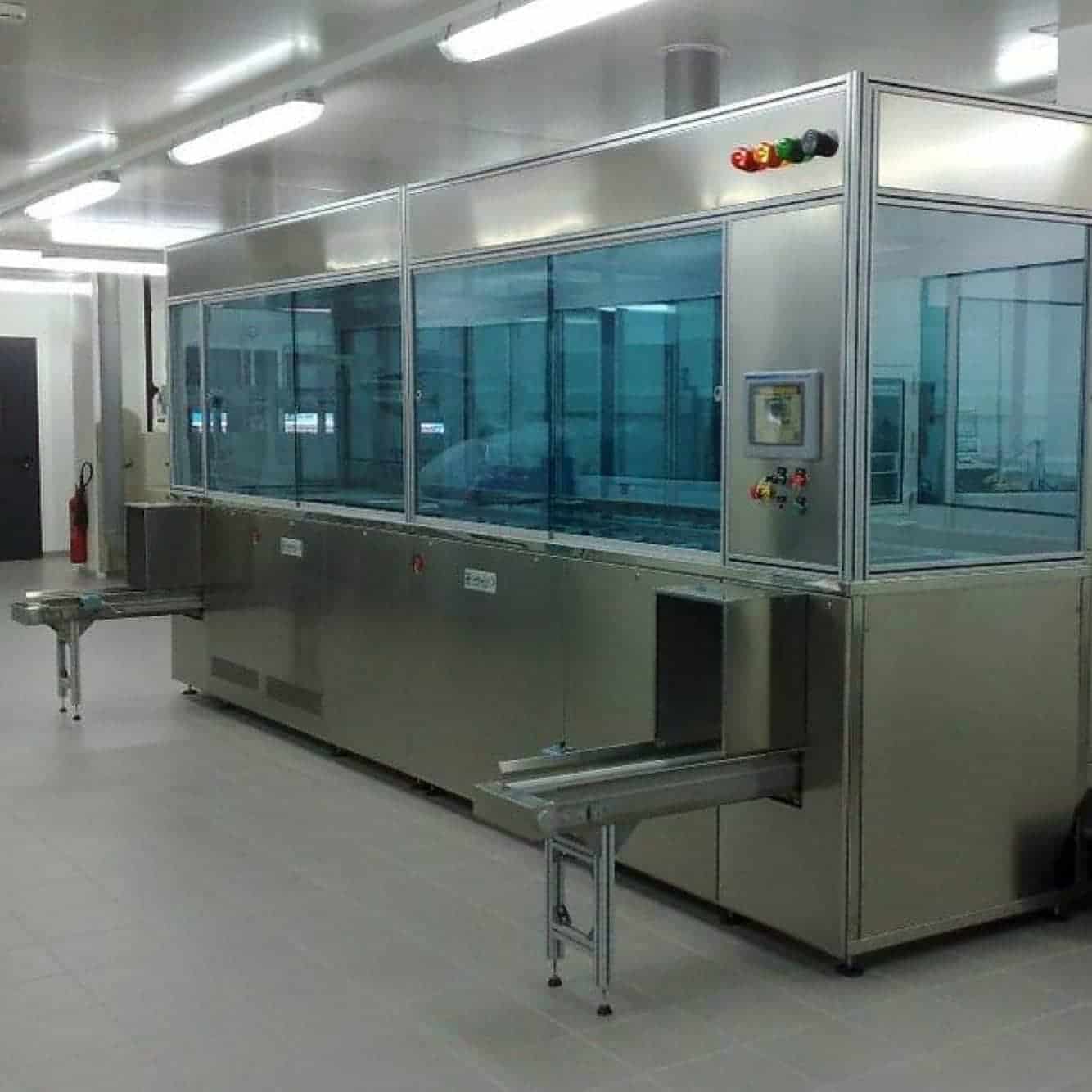 Ultrasonic cleaning system for medical technology for cleaning and passivation of implants and components