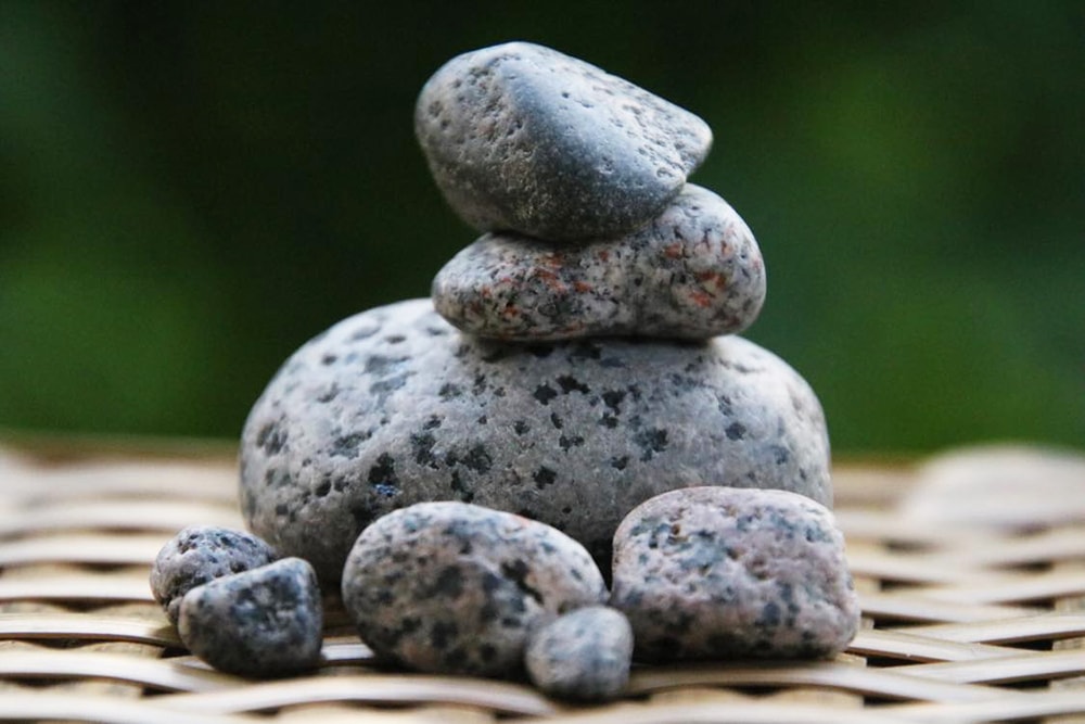 Yooperlite Rocks – Guide to Michigan’s Glowing Rocks How Yooperlite rocks appear on the beach during the day without a blacklight