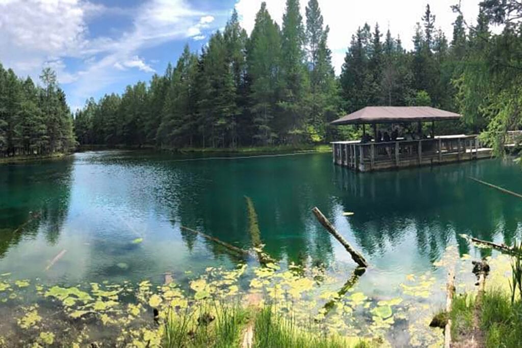 Kitch-Iti-Kipi – All You Need To Know Kitch-iti-kipi. Michigan's largest freshwater spring with emerald green water and a self propelled wooden raft.