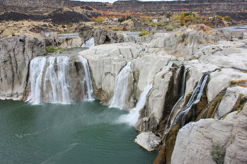 Top 10 Best Waterfalls for Kids in the USA Top 10 Best Waterfalls for Kids in the USA best waterfalls for kids in USA shoshone falls