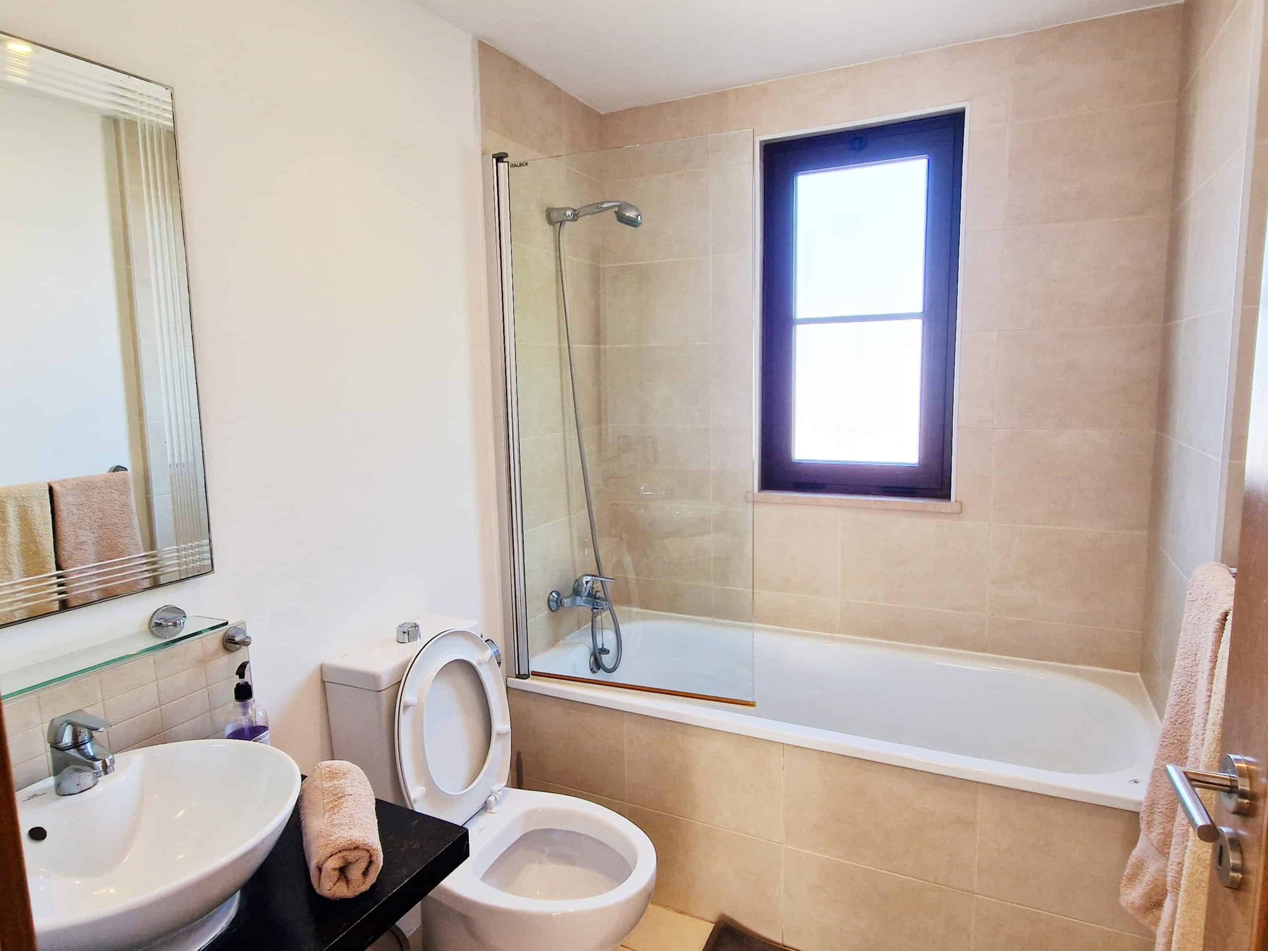 Bathroom. Detached Corner Plot 3 Bedroom Villa: Melia Tortuga, Sal, Cabo Verde. casa Verde Homes LDA