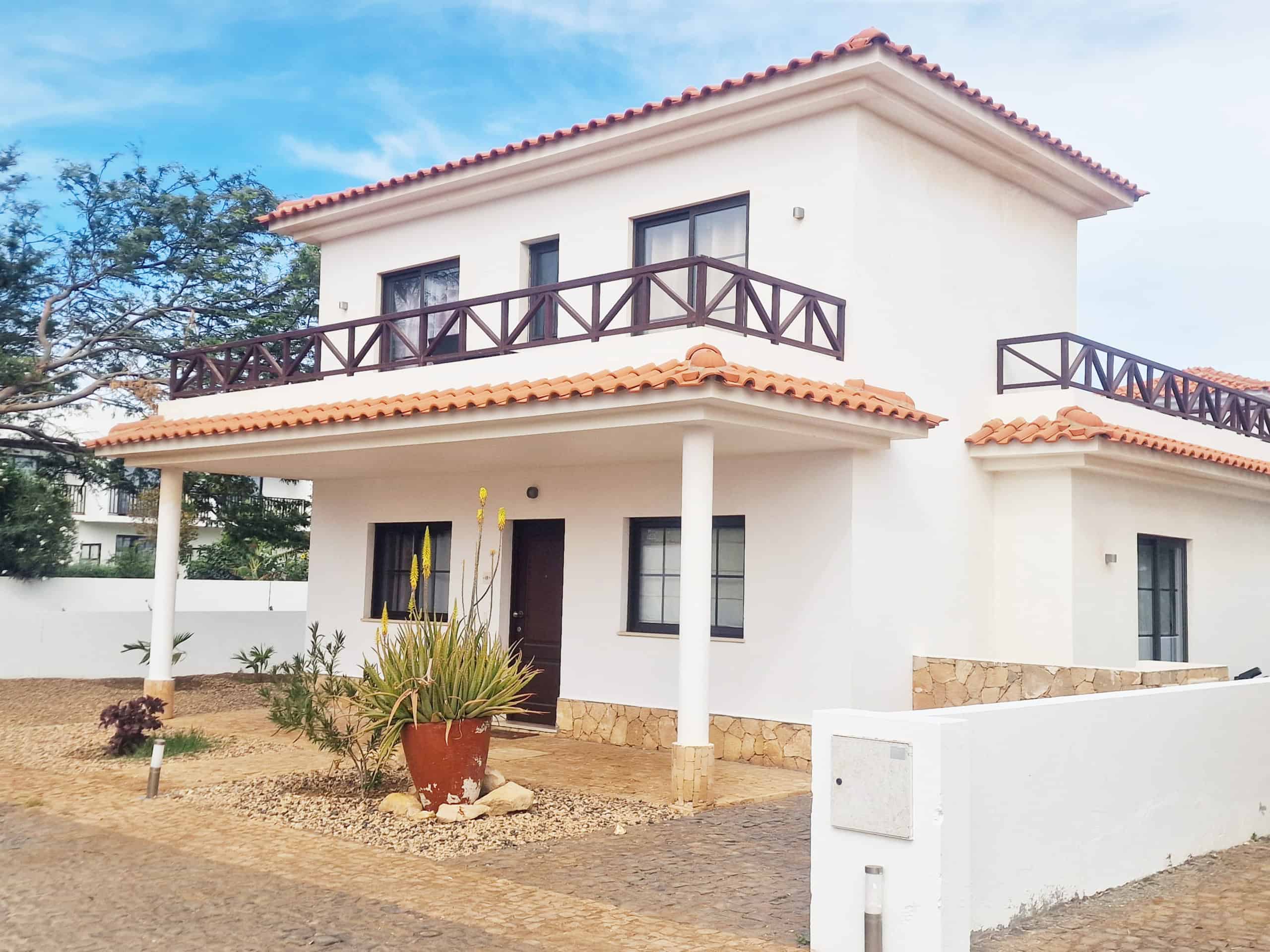Front exterior. Detached Corner Plot 3 Bedroom Villa: Melia Tortuga, Sal, Cabo Verde. casa Verde Homes LDA