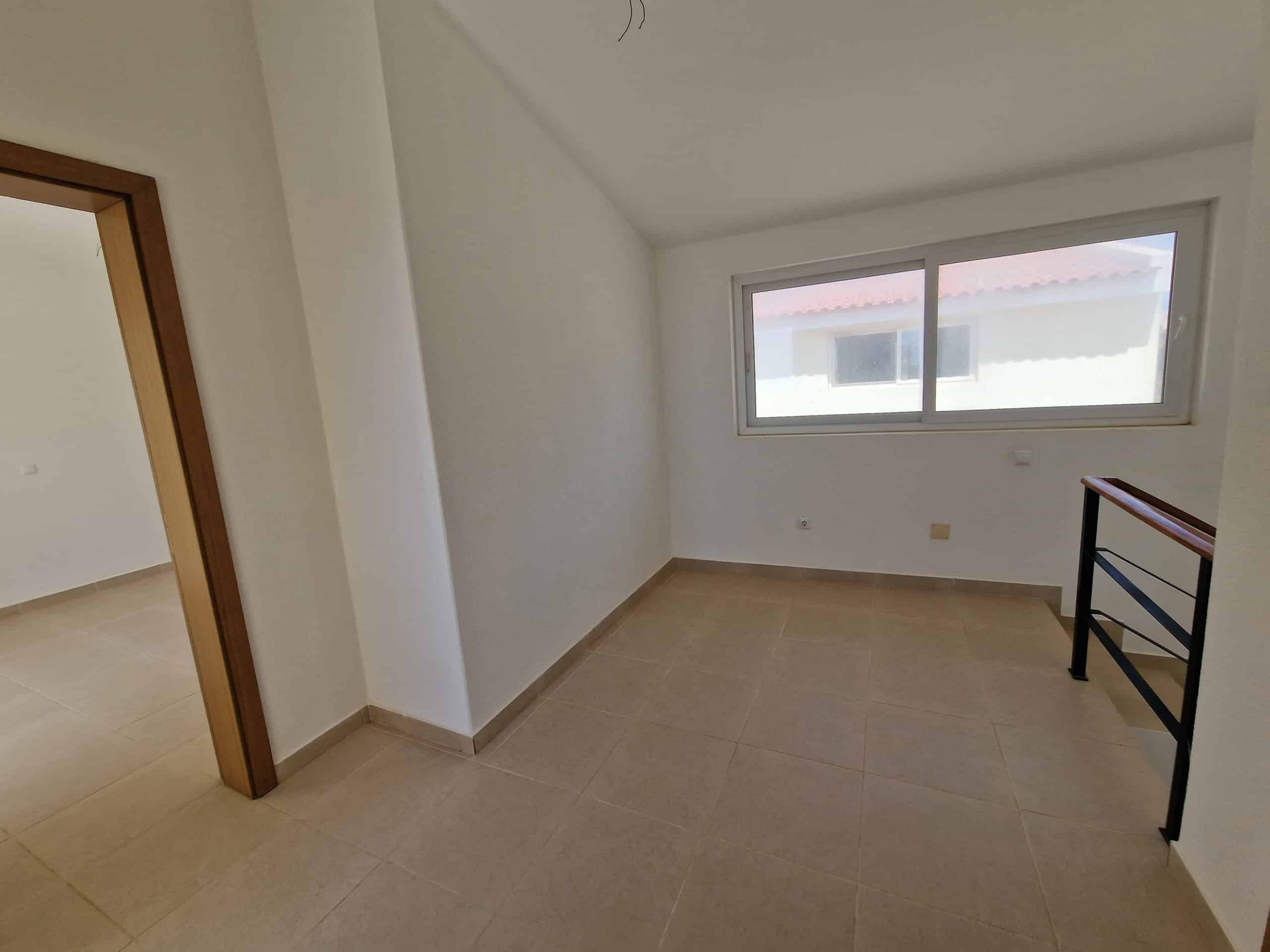 Landing - 3 Bed Paradise Beach Penthouse: Stunning Ocean Views