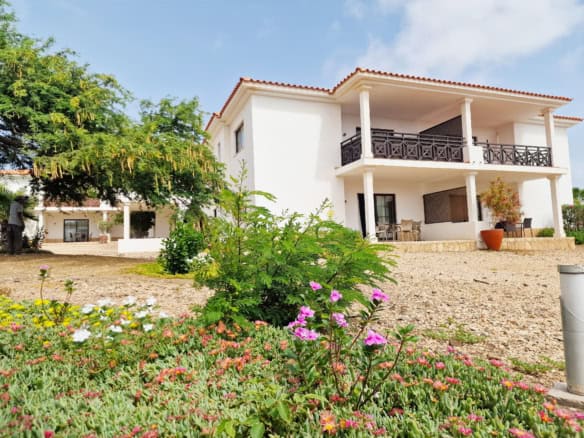 Apartment: Secluded 2 Bed Apartment for Sale