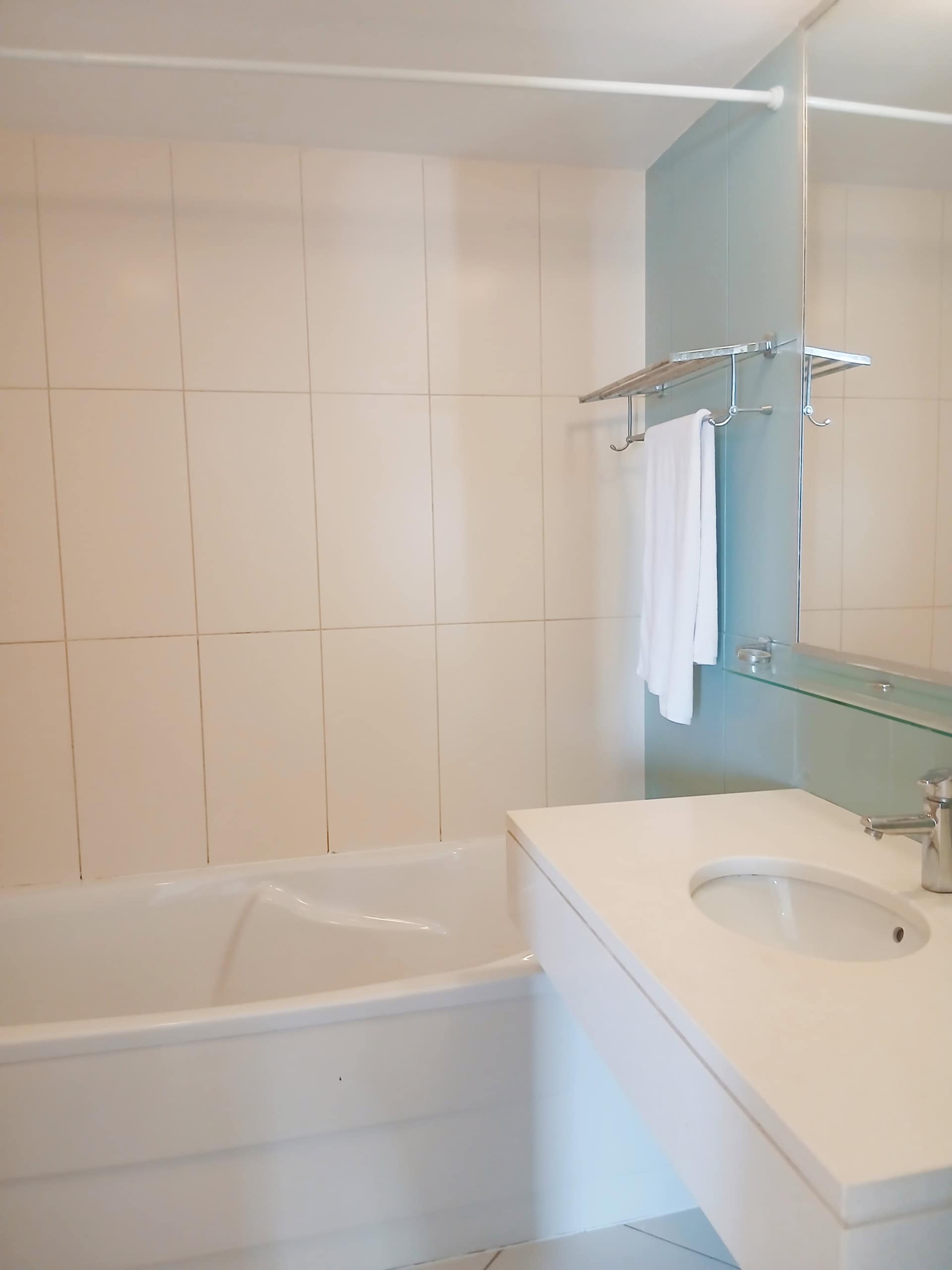 Bathroom 1 - STUNNING 2 BEDROOM TOWNHOUSE