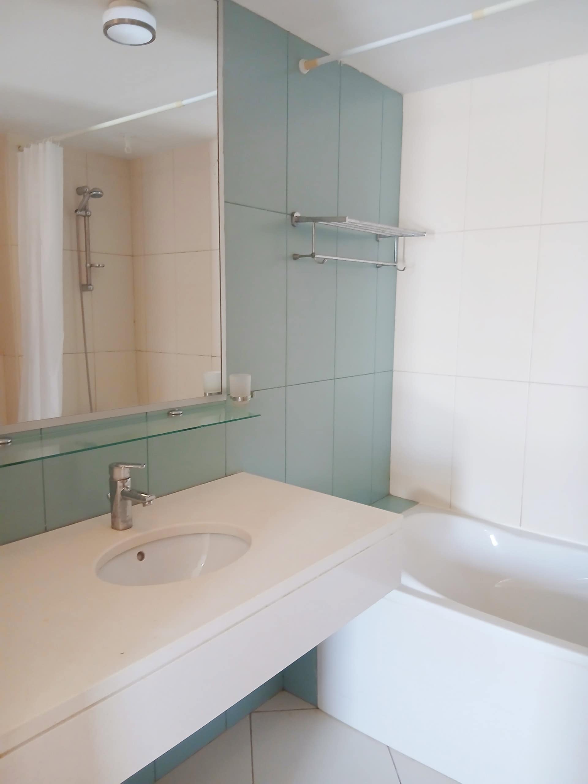 Bathroom 1 - STUNNING 2 BEDROOM TOWNHOUSE