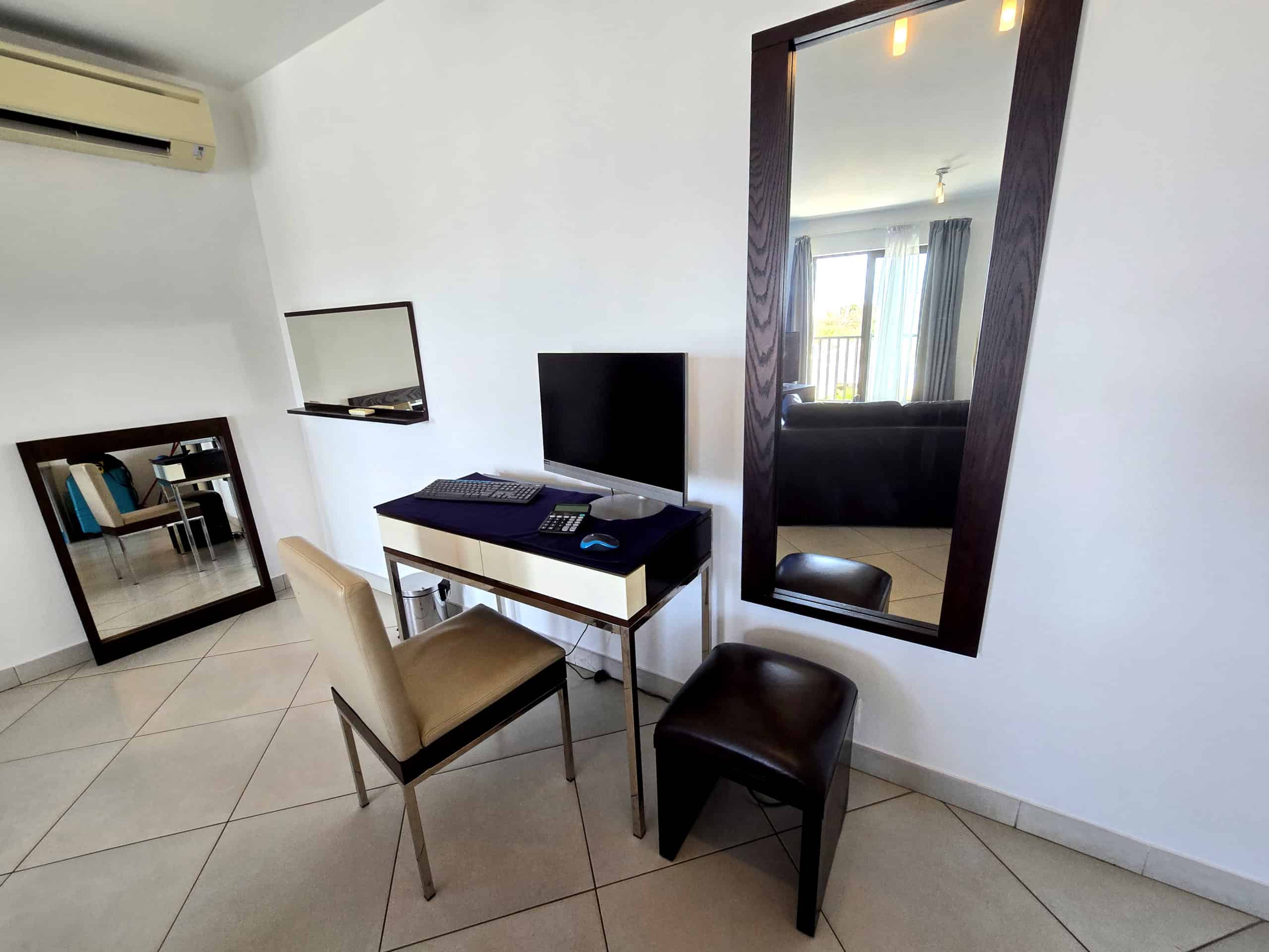 Livingroom: 1 Bed Penthouse Apartment for Sale