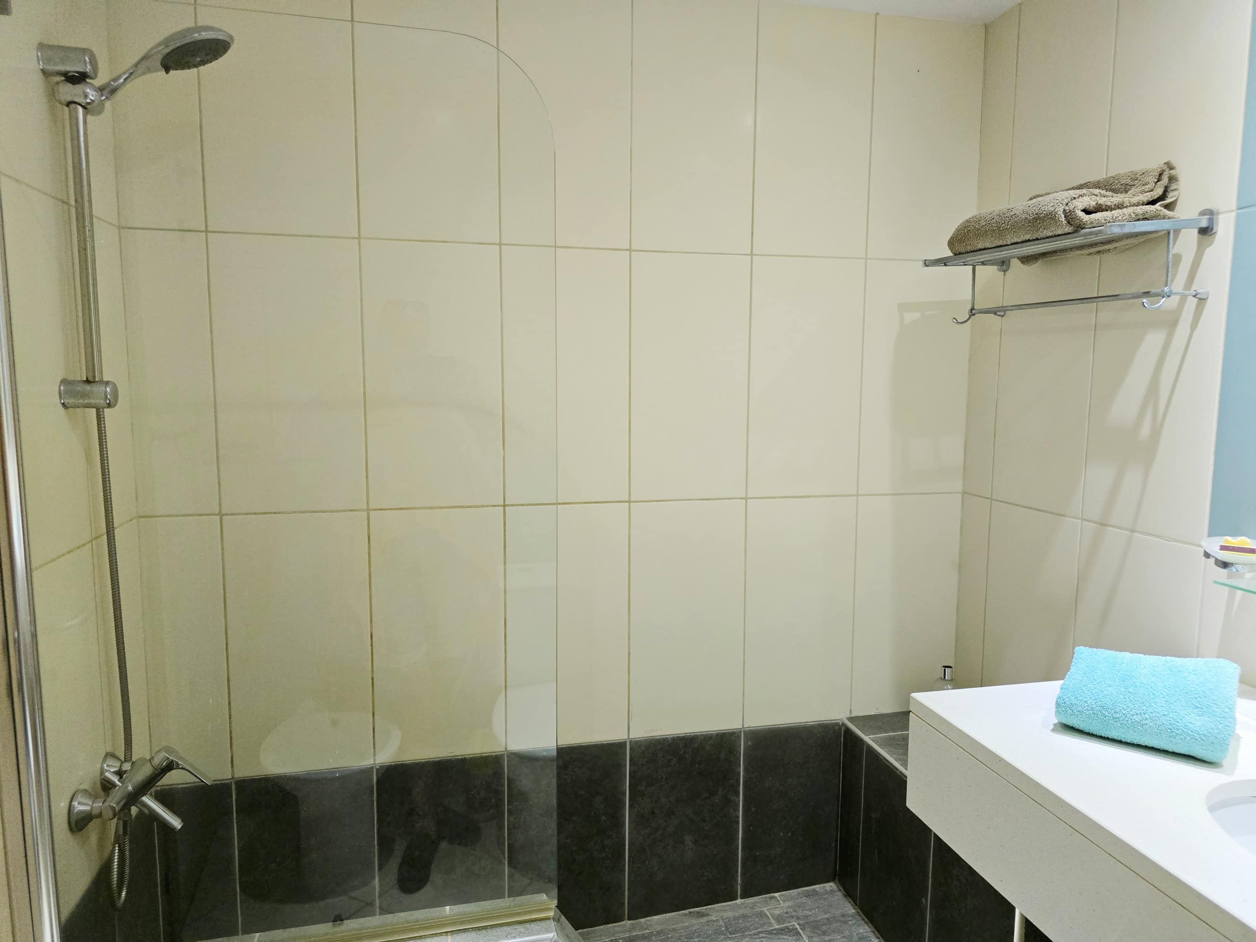 Bathroom: Superb Studio for Sale: Vila Verde