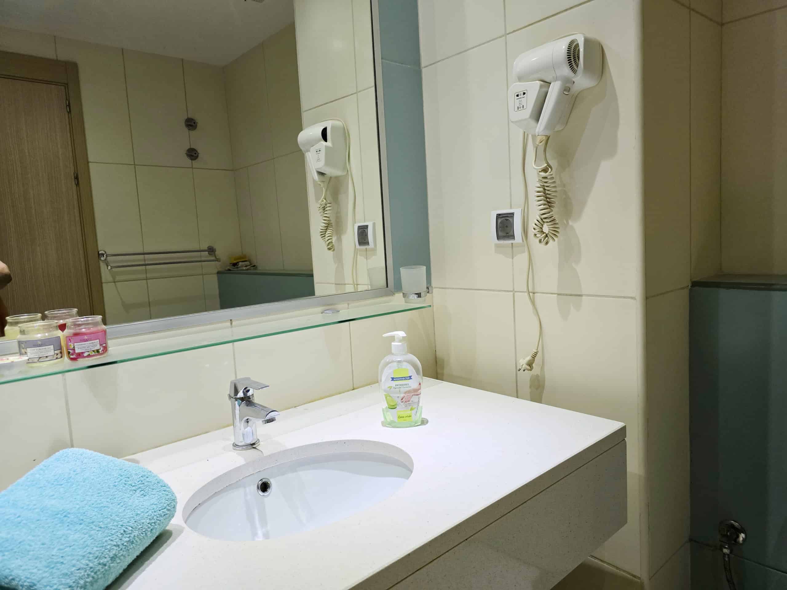 Bathroom: Superb Studio for Sale: Vila Verde