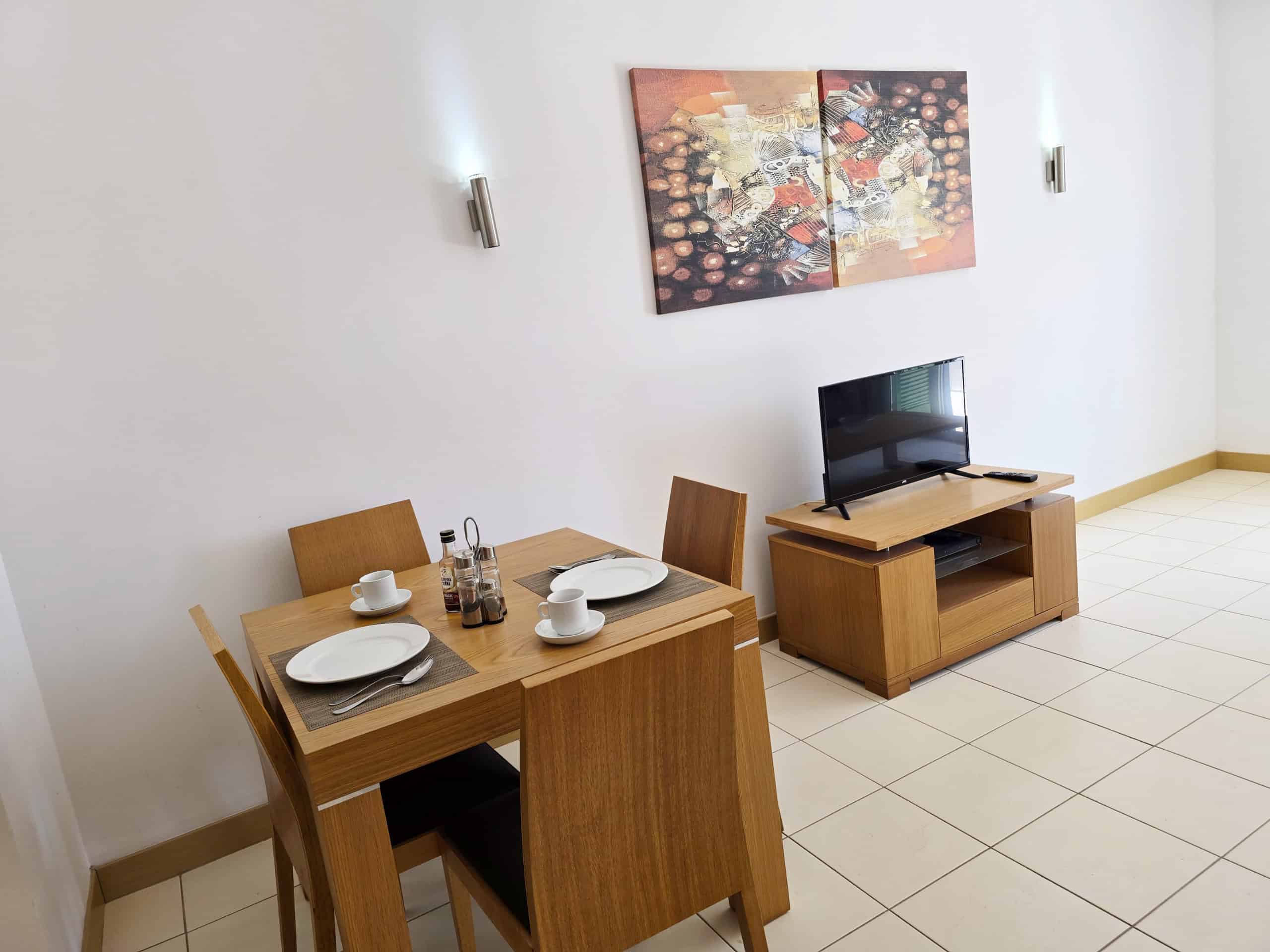 Dining Area: Superb Studio for Sale: Vila Verde