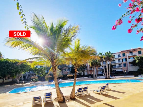 Superb 1-Bed Apartment for Sale – Pool View, Vila Verde