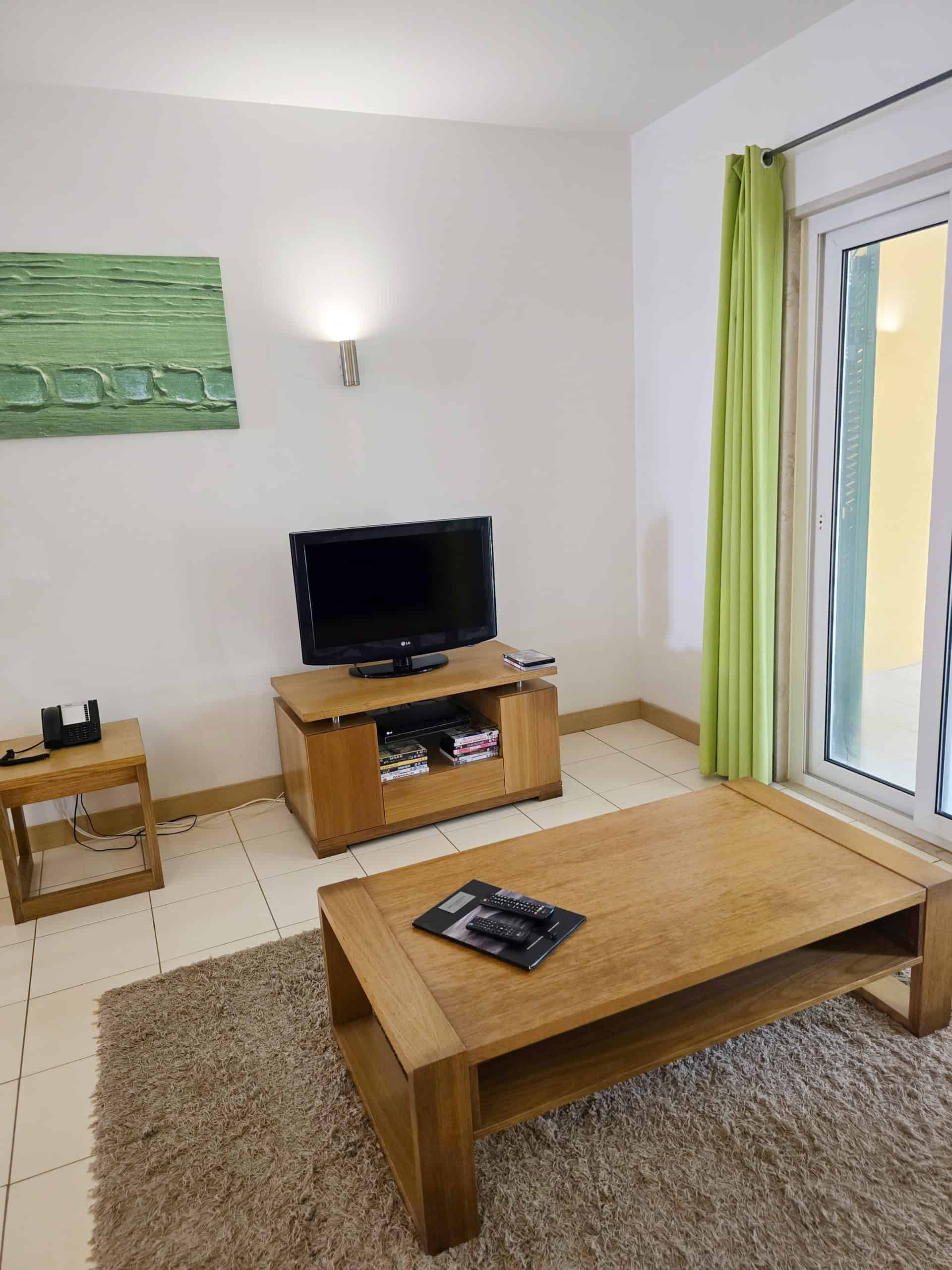 Living Area: Superb 1st Floor Studio for Sale with Pool View: Vila Verde Callistemon