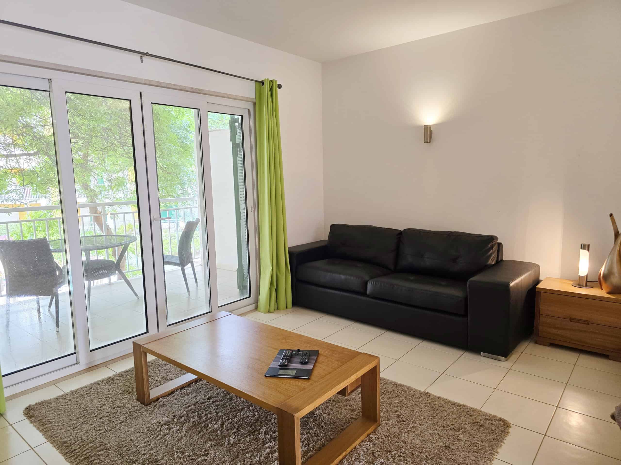 Lounge Area: Superb 1st Floor Studio for Sale with Pool View: Vila Verde Callistemon