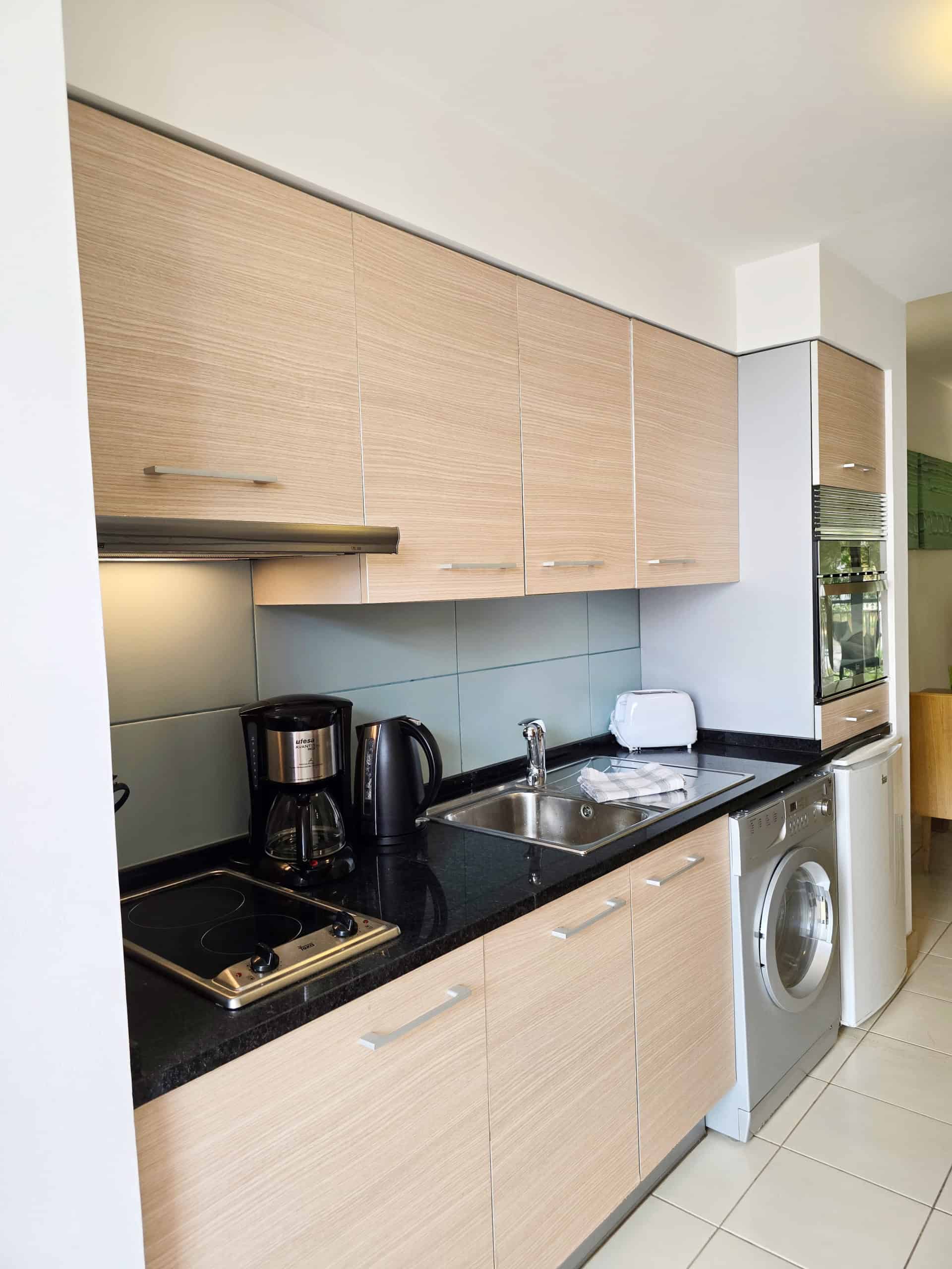 Kitchen: Superb 1st Floor Studio for Sale with Pool View: Vila Verde Callistemon