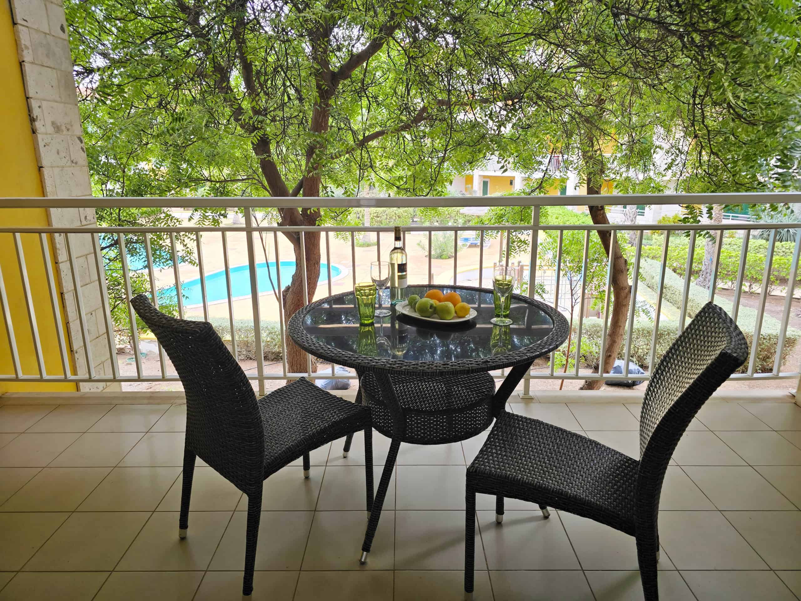 Balcony: Superb 1st Floor Studio for Sale with Pool View: Vila Verde Callistemon