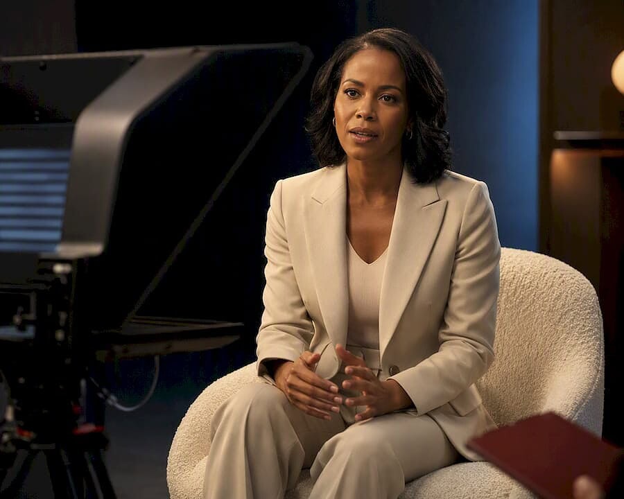 Presenter using aligned studio teleprompter