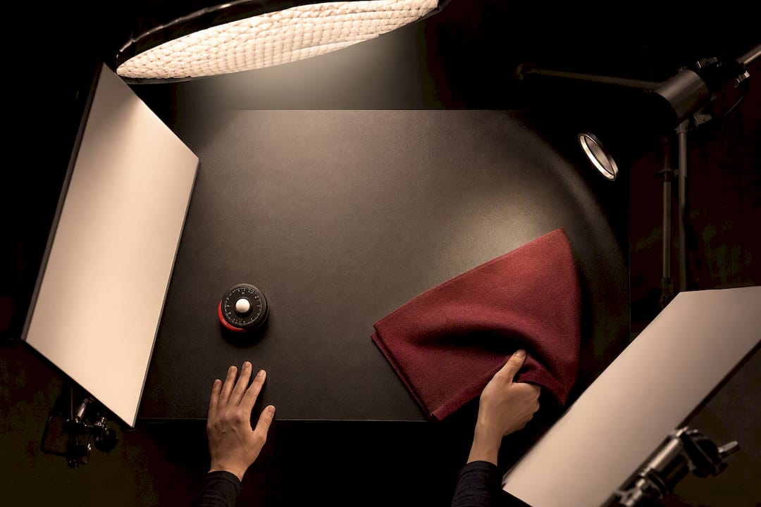 Three-light setup for product video