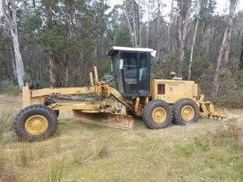 Used 1985 Mitsubishi MG300 Motor Grader - For Sale