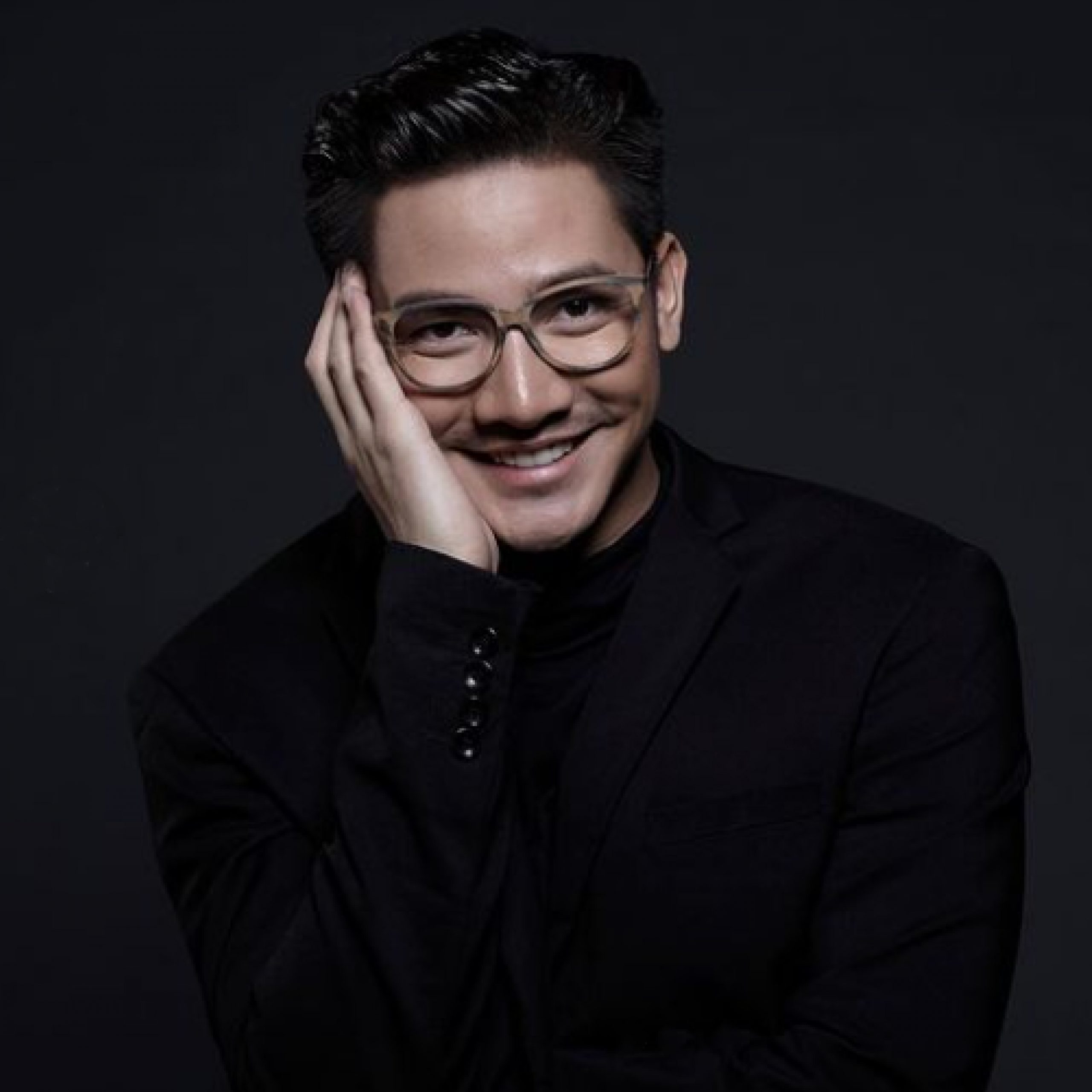 คุณรอน ภัทรภณ โตอุ่น (ศิลปิน นักแสดง) กับผลลัพธ์ปลูกผมที่น่าพอใจ