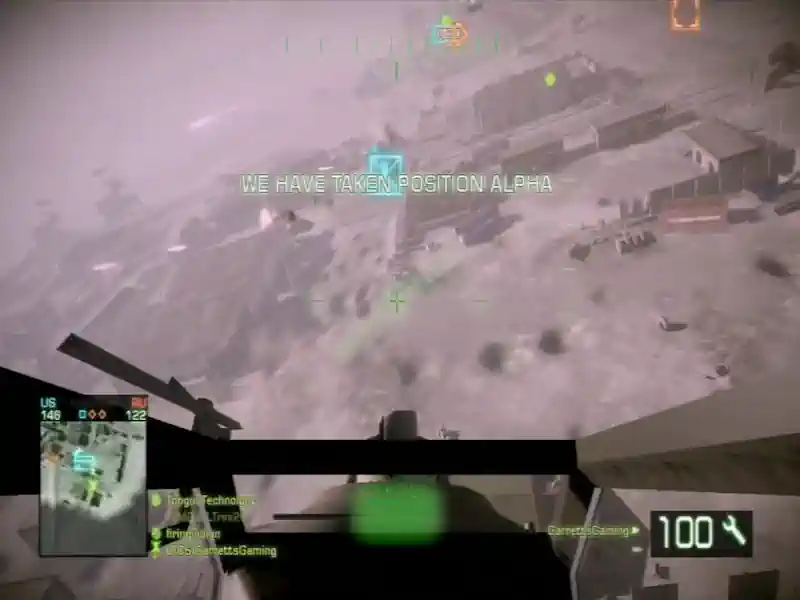 Vehículos de combate y helicópteros en Battlefield: Bad Company 2 para PS3 en plena batalla