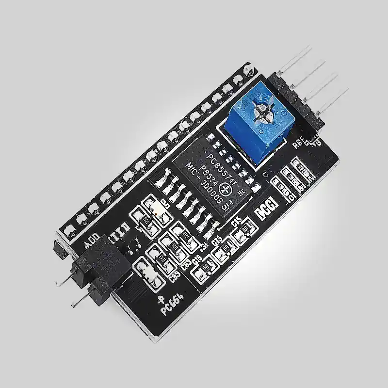 Módulo adaptador LCD a I2C para Arduino visto de frente con potenciómetro de contraste
