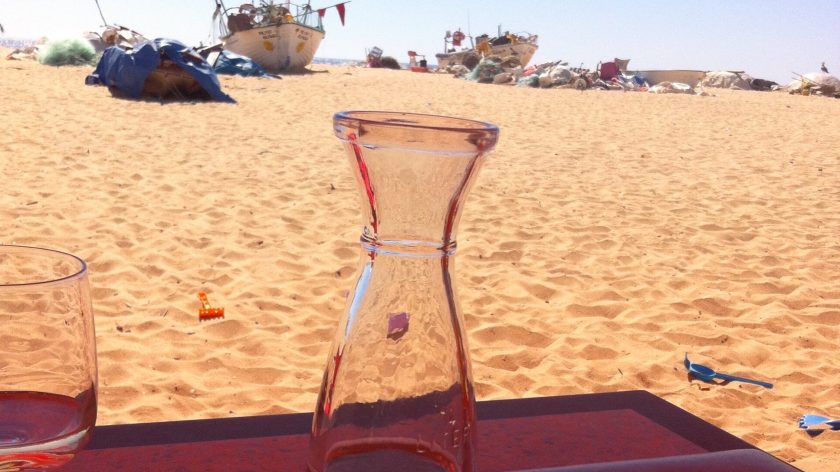 Alleen op reis: dit zijn de voordelen. Algarve Portugal lunch