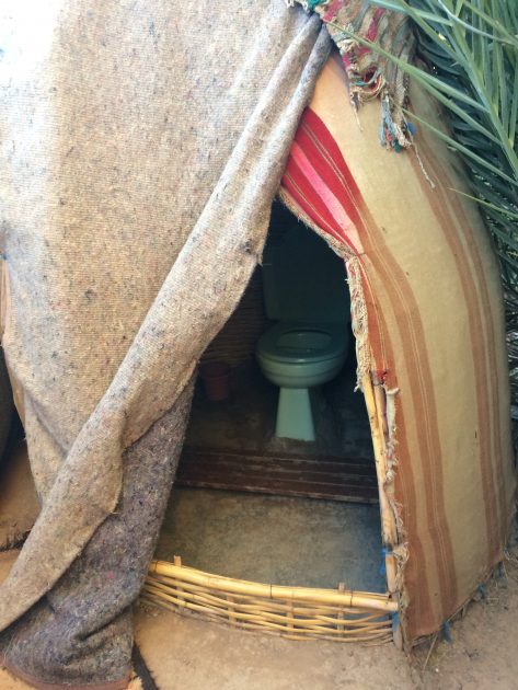 Fint Oase Marokko, geïmproviseerd toilet