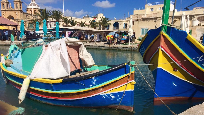 De kleurrijke vissersbootjes in Marsaxlokk op Malta
