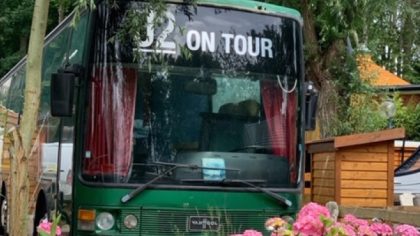 slapen in de tourbus van U2, Camping Land uit Zee
