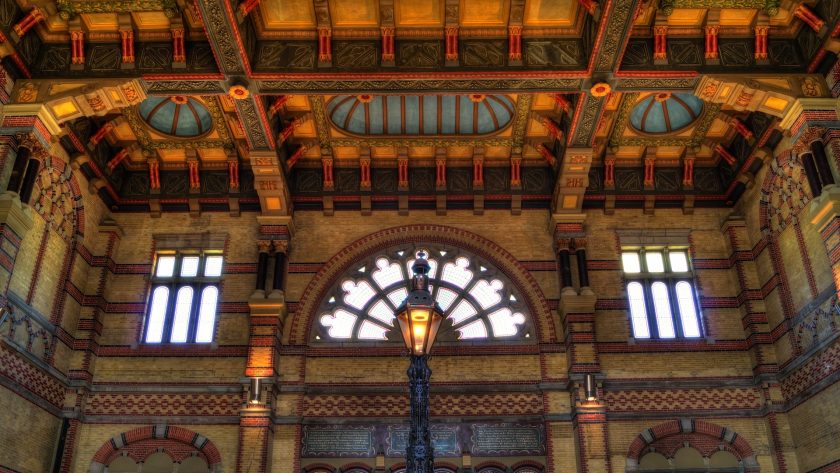 13x wat te doen in groningen stad, het prachtige plafond van het hoofdstation van Groningen