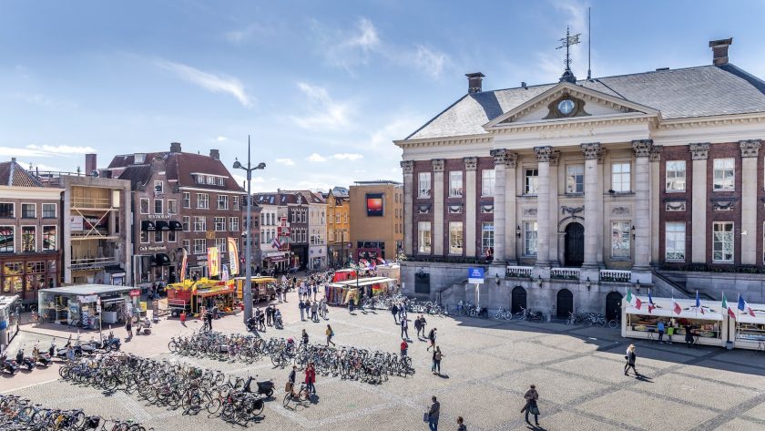 13x wat te doen in de stad Groningen: Grote Markt in Groningen met zijn vele terrasjes