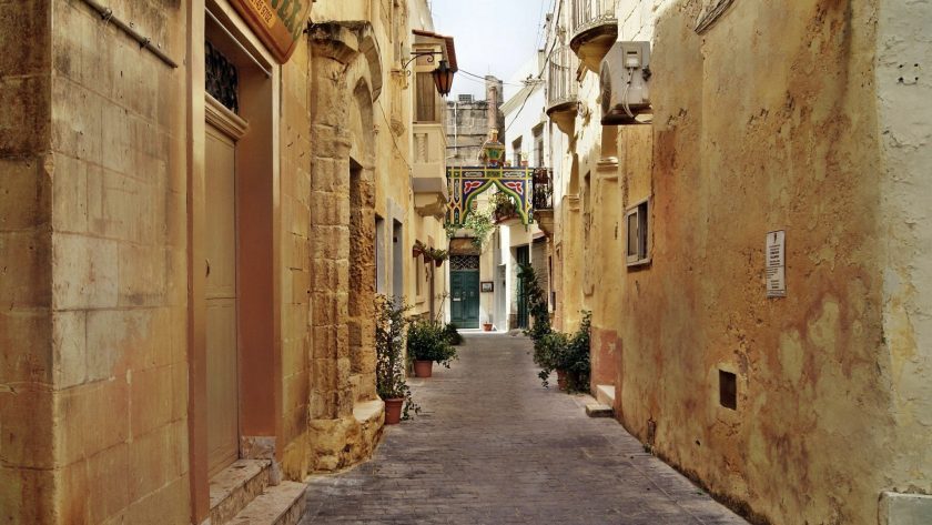 Smalle straat in Valletta op Malta