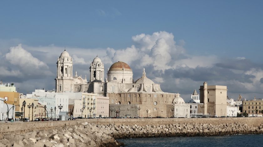 Cadiz promenade Spanje, goedkope steden Europa