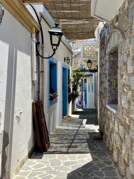 Olympos op Karpathos streets