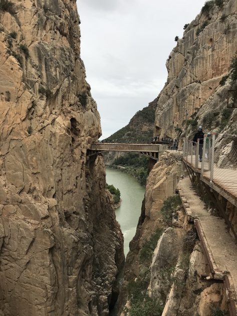 Caminito del Rey in Andalusië wandelen - hangbrug over de kloof