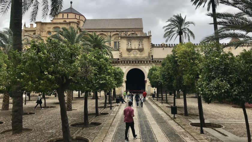 Patio de los Naranjos Mezquita in Córdoba, Andalusië