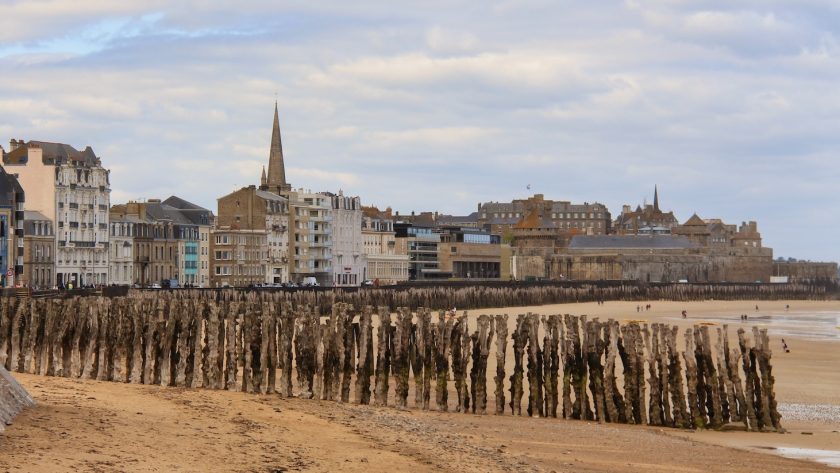 het strand van Saint-Malo in Bretagne, Frankrijk