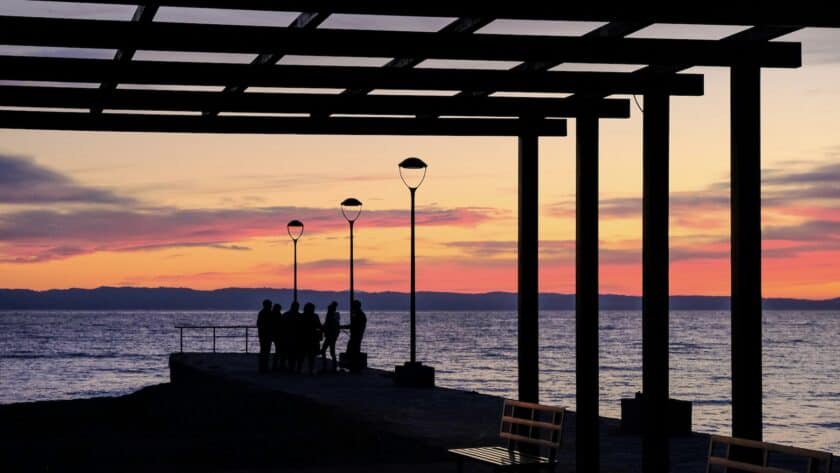 Nikiti Chalkidiki zonsondergang op de pier, Griekenland 