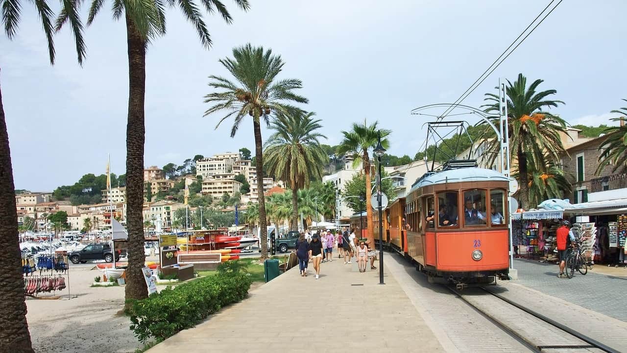 Port de Soller Mallorca boulevard trein
