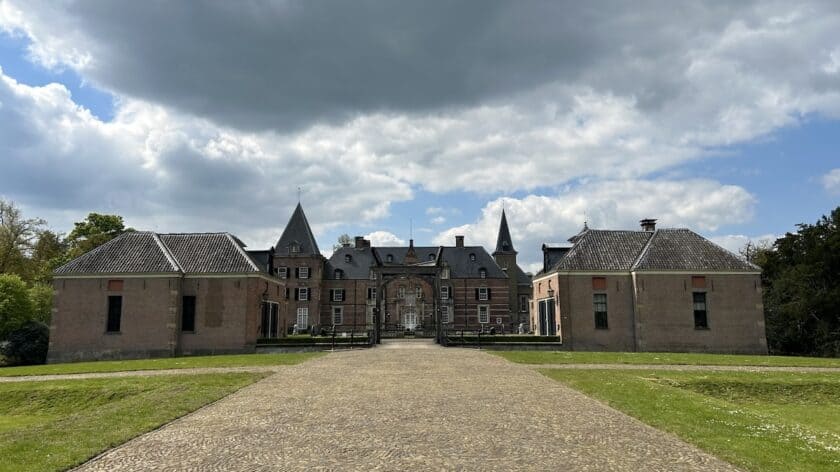Umfassungsweg Kasteel Twickel oprijlaan