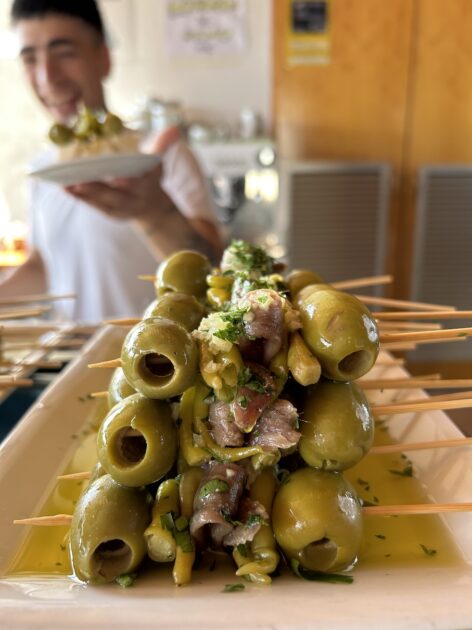 Eten in Noord-Spanje - Pintxo Gilda in Gautegiz Arteaga Zelaieta