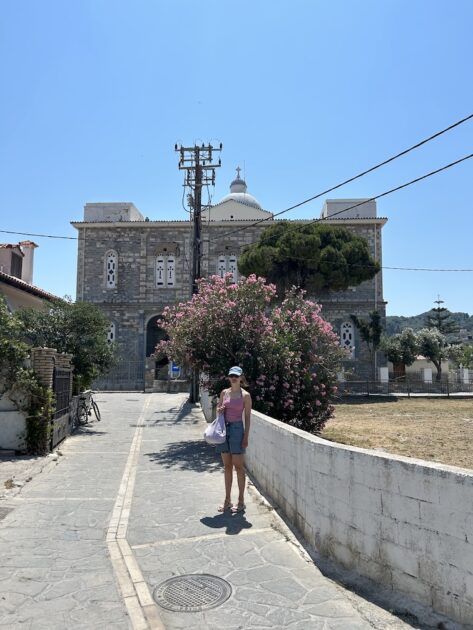 Kokkari op Samos Melody voor de Agios Nikolaoskerk